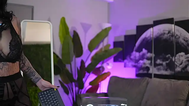 Ivy Trix online show from April 2026 06:05:02 PM