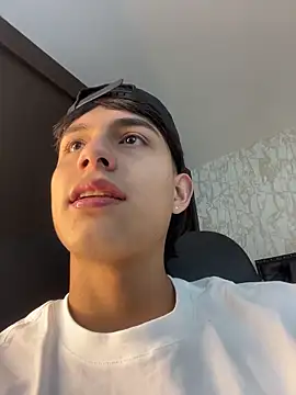 Lander Cruz online show from December 2025 07:52:01 PM