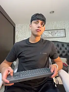 Lander Cruz online show from June 2026 06:13:01 PM
