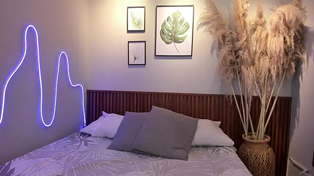 MIAROGGERSS online show from December 2025 03:11:02 AM