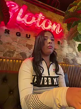 MIAROGGERSS online show from December 2025 12:51:02 AM