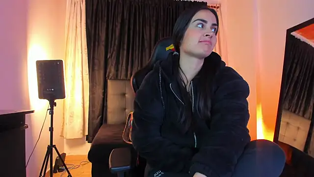 Snapshot of liaa_herrera chatting on December 2025 10:24:01 AM liaa herrera online show from December 2025 10:24:01 AM