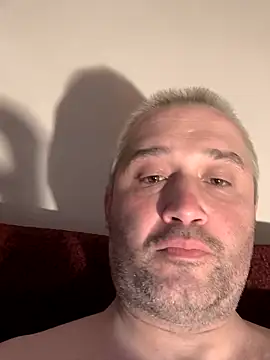 Olomoucak1982 online show from April 2026 06:05:01 PM