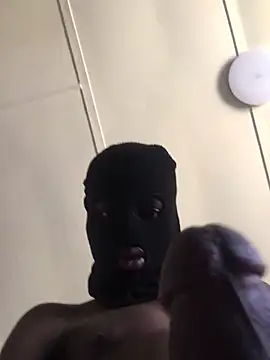 Snapshot of Pound5King chatting on April 2026 09:36:01 AM Pound5King online show from April 2026 09:36:01 AM