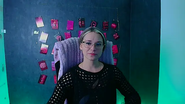 Melodie Aster online show from January 2026 12:21:01 PM