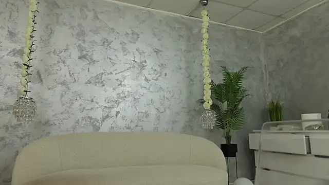Snapshot of SilviaVanda chatting on June 2026 06:07:02 AM SilviaVanda online show from June 2026 06:07:02 AM