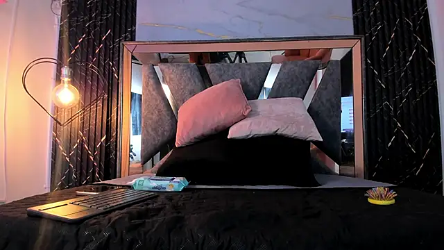 Hotty redd online show from December 2025 07:45:02 PM