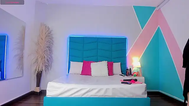  victoria collins  online show from February 2026 08:32:01 PM