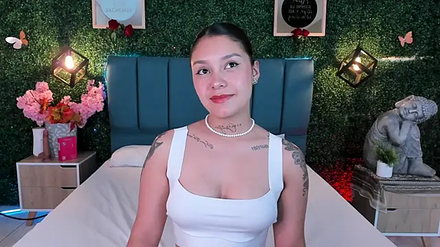 Snapshot of GabyyCute_ chatting on December 2025 03:46:02 AM GabyyCute online show from December 2025 03:46:02 AM