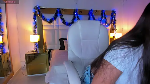 Zoei Moon online show from December 2025 07:19:02 PM