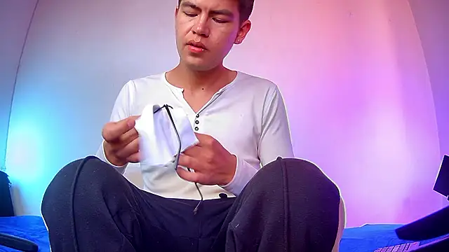 nicolatinboy online show from March 2026 09:08:01 PM