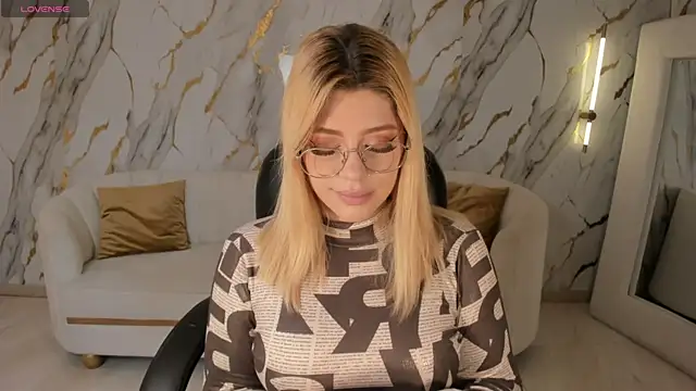 MadisonKane online show from April 2026 11:14:02 AM