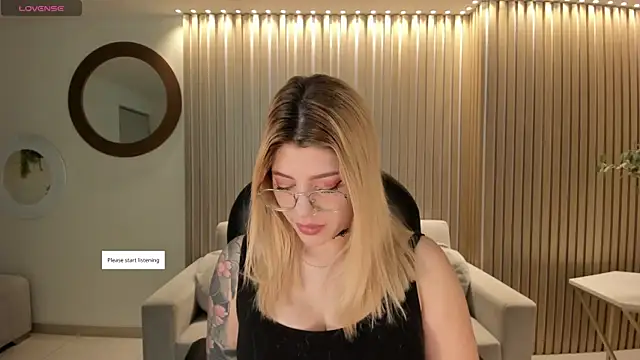 Snapshot of MadisonKane chatting on April 2026 11:20:01 AM MadisonKane online show from April 2026 11:20:01 AM