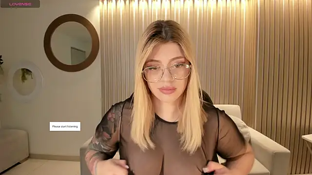 Snapshot of MadisonKane chatting on April 2026 11:13:02 AM MadisonKane online show from April 2026 11:13:02 AM