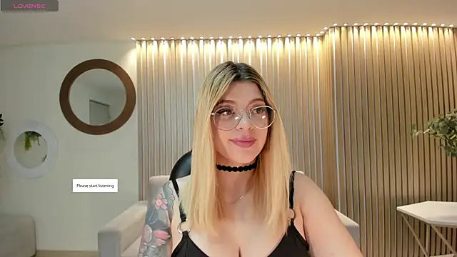 Snapshot of MadisonKane chatting on April 2026 11:30:02 AM MadisonKane online show from April 2026 11:30:02 AM