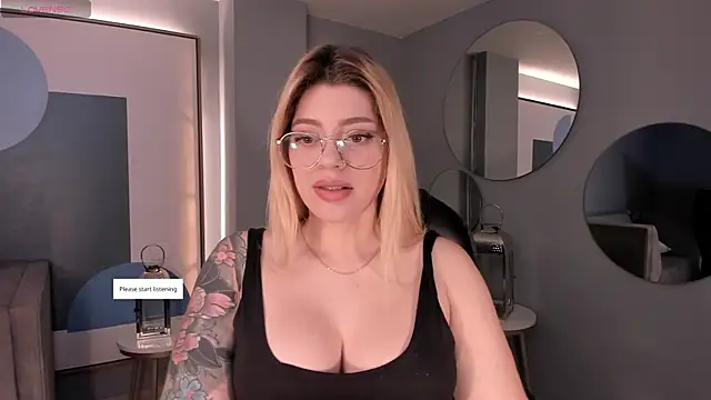 Snapshot of MadisonKane chatting on April 2026 11:26:02 AM MadisonKane online show from April 2026 11:26:02 AM