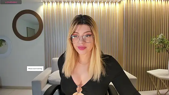 Snapshot of MadisonKane chatting on May 2026 11:15:01 AM MadisonKane online show from May 2026 11:15:01 AM