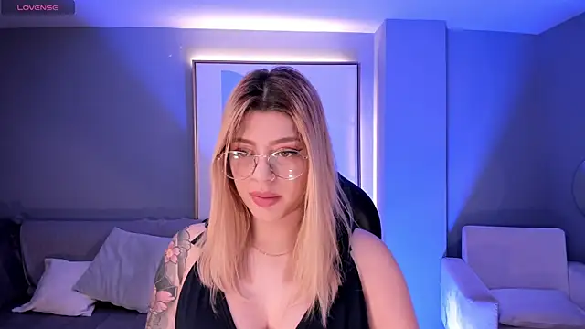 Snapshot of MadisonKane chatting on May 2026 11:27:01 AM MadisonKane online show from May 2026 11:27:01 AM