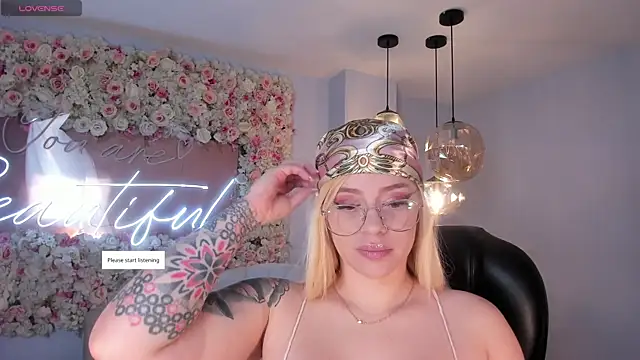 Snapshot of MadisonKane chatting on May 2026 11:15:01 AM MadisonKane online show from May 2026 11:15:01 AM