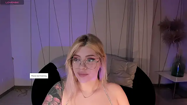 Snapshot of MadisonKane chatting on May 2026 11:04:02 AM MadisonKane online show from May 2026 11:04:02 AM