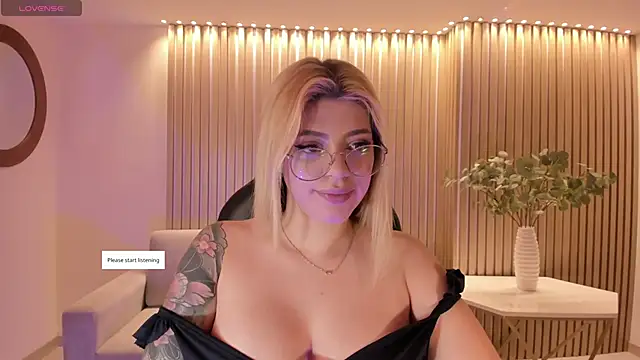 Snapshot of MadisonKane chatting on June 2026 11:12:02 AM MadisonKane online show from June 2026 11:12:02 AM
