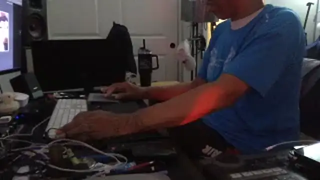 Snapshot of daddyleftcurve chatting on December 2025 10:24:01 AM daddyleftcurve online show from December 2025 10:24:01 AM