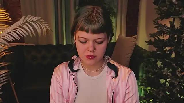 HelyEre online show from December 2025 09:46:02 PM