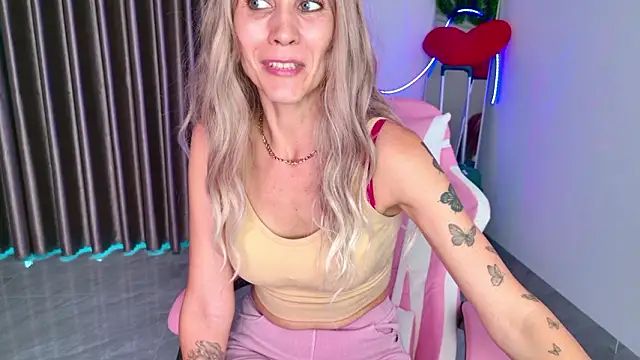 betty xoxoo online show from February 2026 10:44:02 AM