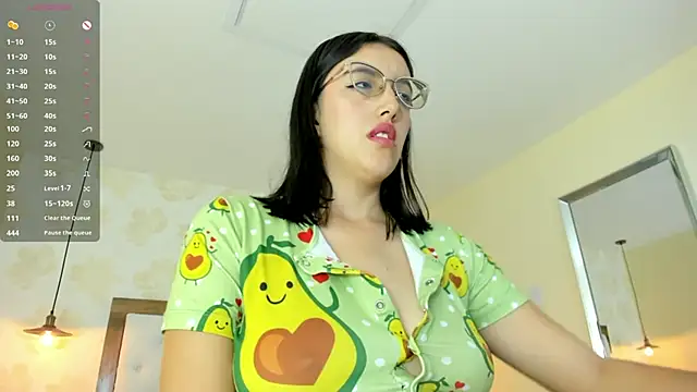 Snapshot of VENUSGREYS1 chatting on May 2026 12:02:01 PM VENUSGREYS1 online show from May 2026 12:02:01 PM