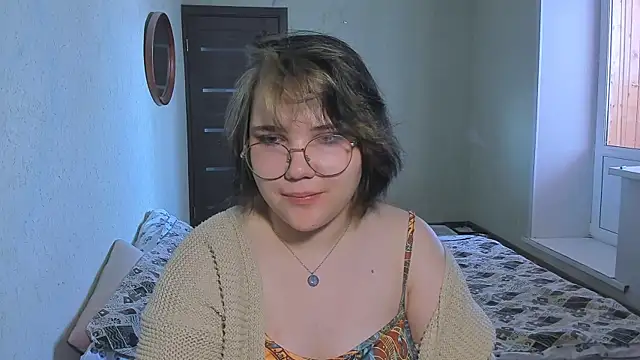 Snapshot of Lily-Violet chatting on March 2026 07:45:02 AM Lily-Violet online show from March 2026 07:45:02 AM