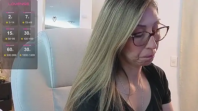 Snapshot of Scarlett_079 chatting on March 2026 11:50:02 AM Scarlett 079 online show from March 2026 11:50:02 AM