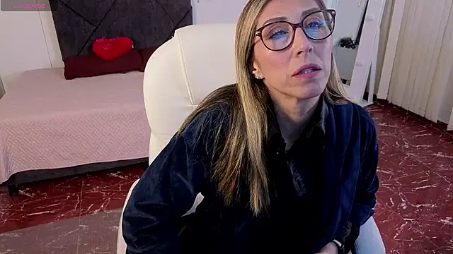 Snapshot of Scarlett_079 chatting on March 2026 11:48:02 AM Scarlett 079 online show from March 2026 11:48:02 AM