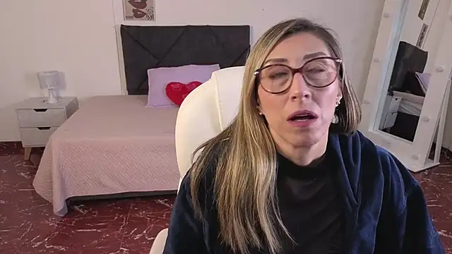 Snapshot of Scarlett_079 chatting on March 2026 11:48:02 AM Scarlett 079 online show from March 2026 11:48:02 AM