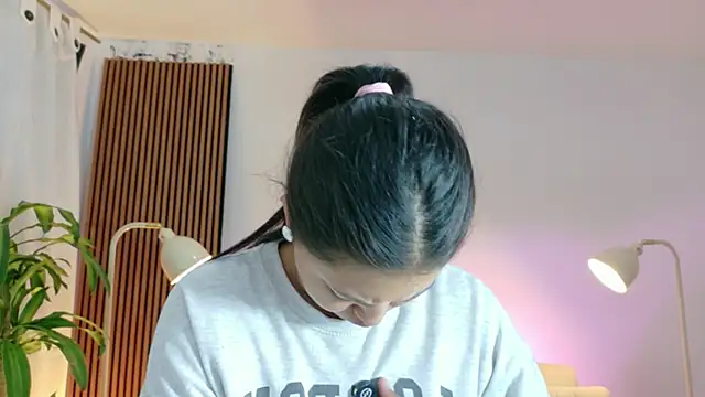 victoria   moon online show from April 2026 04:10:02 PM