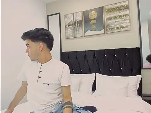 Feiccer Thomson1 online show from December 2025 09:01:02 PM