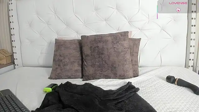 ariana  rosse online show from February 2026 01:16:01 PM