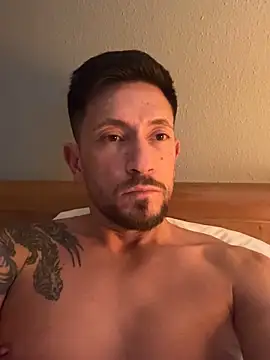 XXLYago online show from December 2025 04:05:01 PM