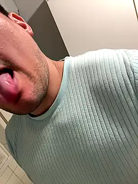 CharlyAlfa22 online show from December 2025 09:44:01 PM