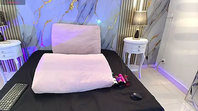 AprillRoss online show from April 2026 12:39:01 PM