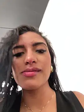 Snapshot of AlinaArgii chatting on February 2026 04:13:01 PM AlinaArgii online show from February 2026 04:13:01 PM