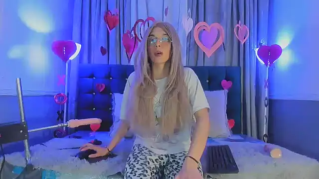 Lis Pearson online show from February 2026 02:49:02 AM