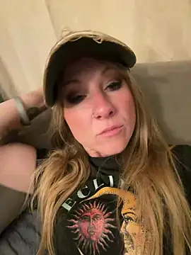 Snapshot of alluringpixie chatting on April 2026 02:25:01 AM alluringpixie online show from April 2026 02:25:01 AM