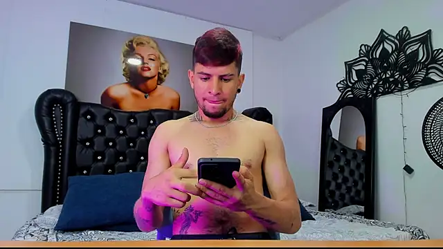 Snapshot of vaalentiino chatting on December 2025 05:53:02 PM vaalentiino online show from December 2025 05:53:02 PM