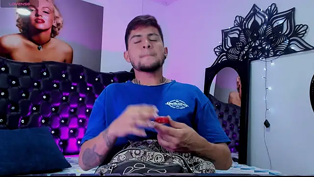 Snapshot of vaalentiino chatting on December 2025 10:25:01 PM vaalentiino online show from December 2025 10:25:01 PM