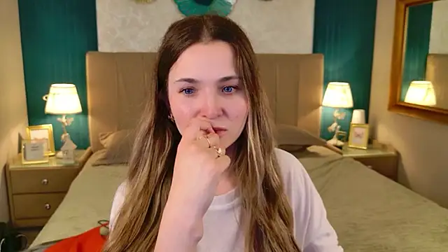 Lina Sinerz online show from May 2026 03:30:01 PM