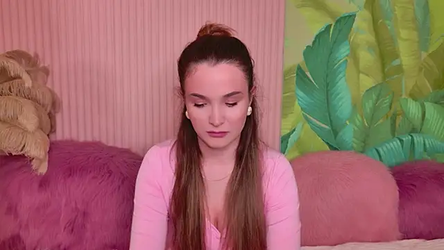 Lina Sinerz online show from May 2026 03:50:01 PM