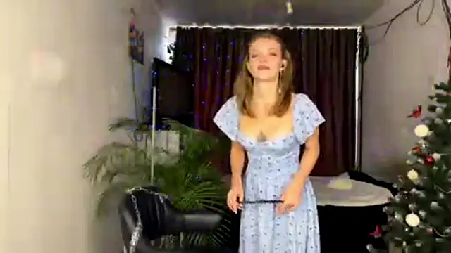 Miss Monroe online show from December 2025 08:43:01 AM