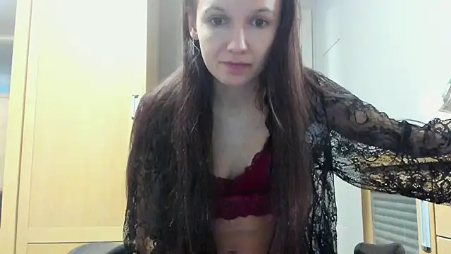 Snapshot of OliviaMuur chatting on December 2025 05:03:01 AM OliviaMuur online show from December 2025 05:03:01 AM