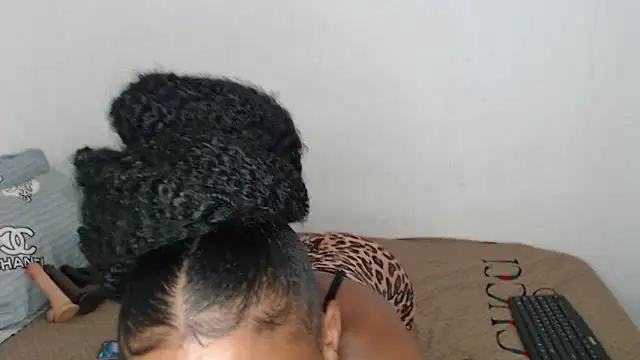 Snapshot of Belle2556 chatting on December 2025 07:28:02 AM Belle2556 online show from December 2025 07:28:02 AM