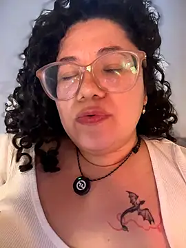 Snapshot of VanesssaMilf_ chatting on February 2026 01:05:02 PM VanesssaMilf online show from February 2026 01:05:02 PM